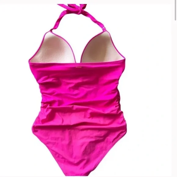 Victoria's Secret The Forever One-
Visit
Piece Swimsuit - Picture 3 of 6